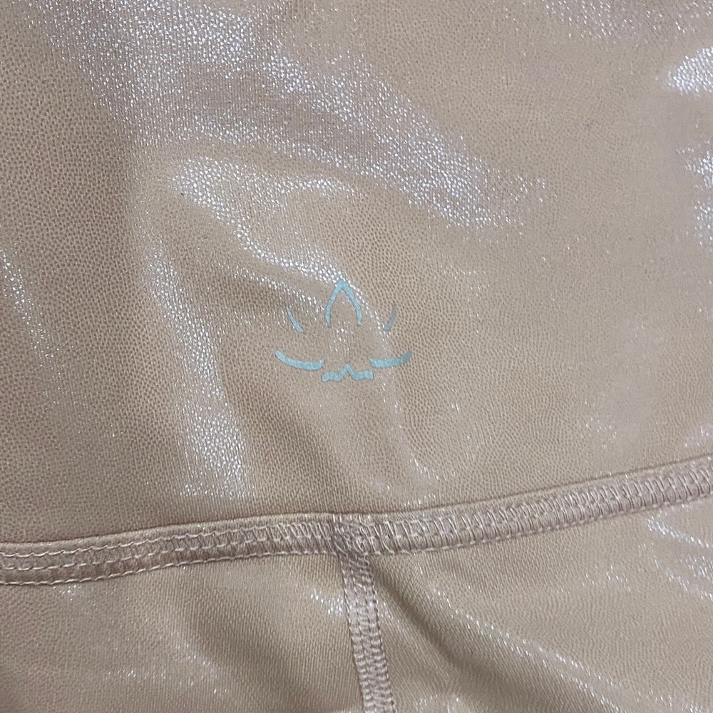 🔥Bundle🔥Beyond Yoga Shimmer Leggings - Gray and Pink size medium-Preloved - Picture 8 of 10